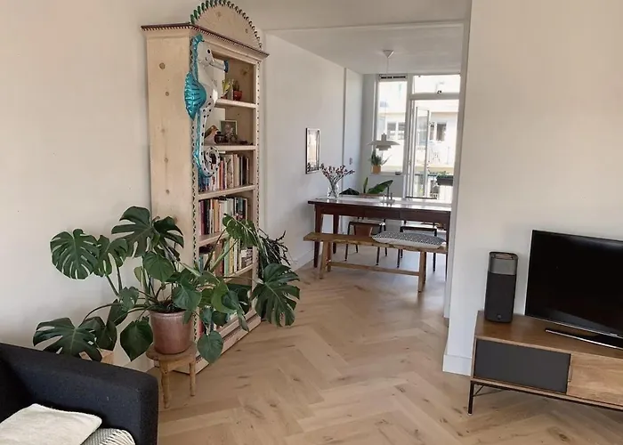 Exceptional Bright Double-floor House Bed & Breakfast *